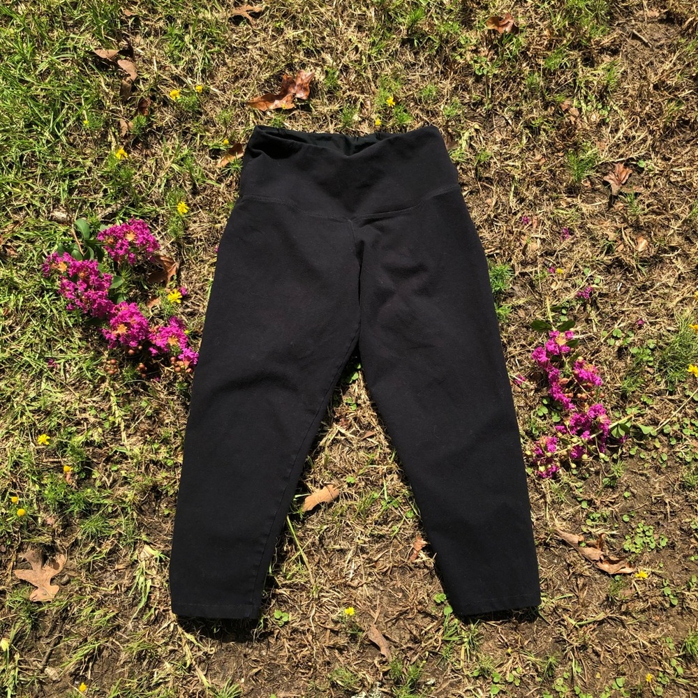 Ruby Ribbon Small Black Capris